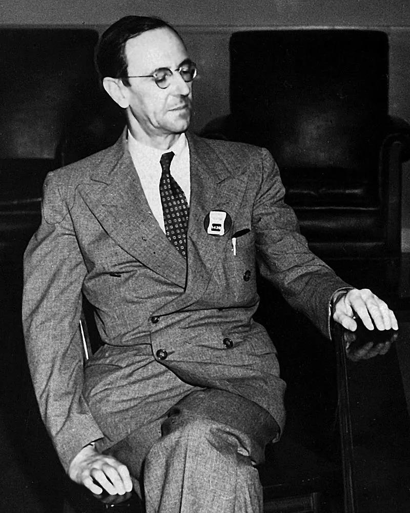 1935年因发现中子获得诺贝尔物理学奖.