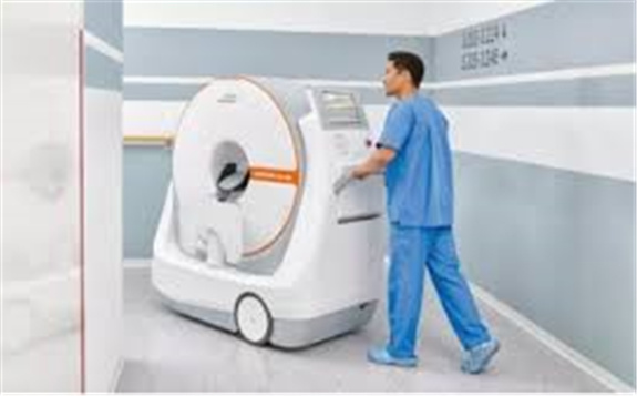 东软医疗团队成功推出的移动CT扫描单元“雷神”