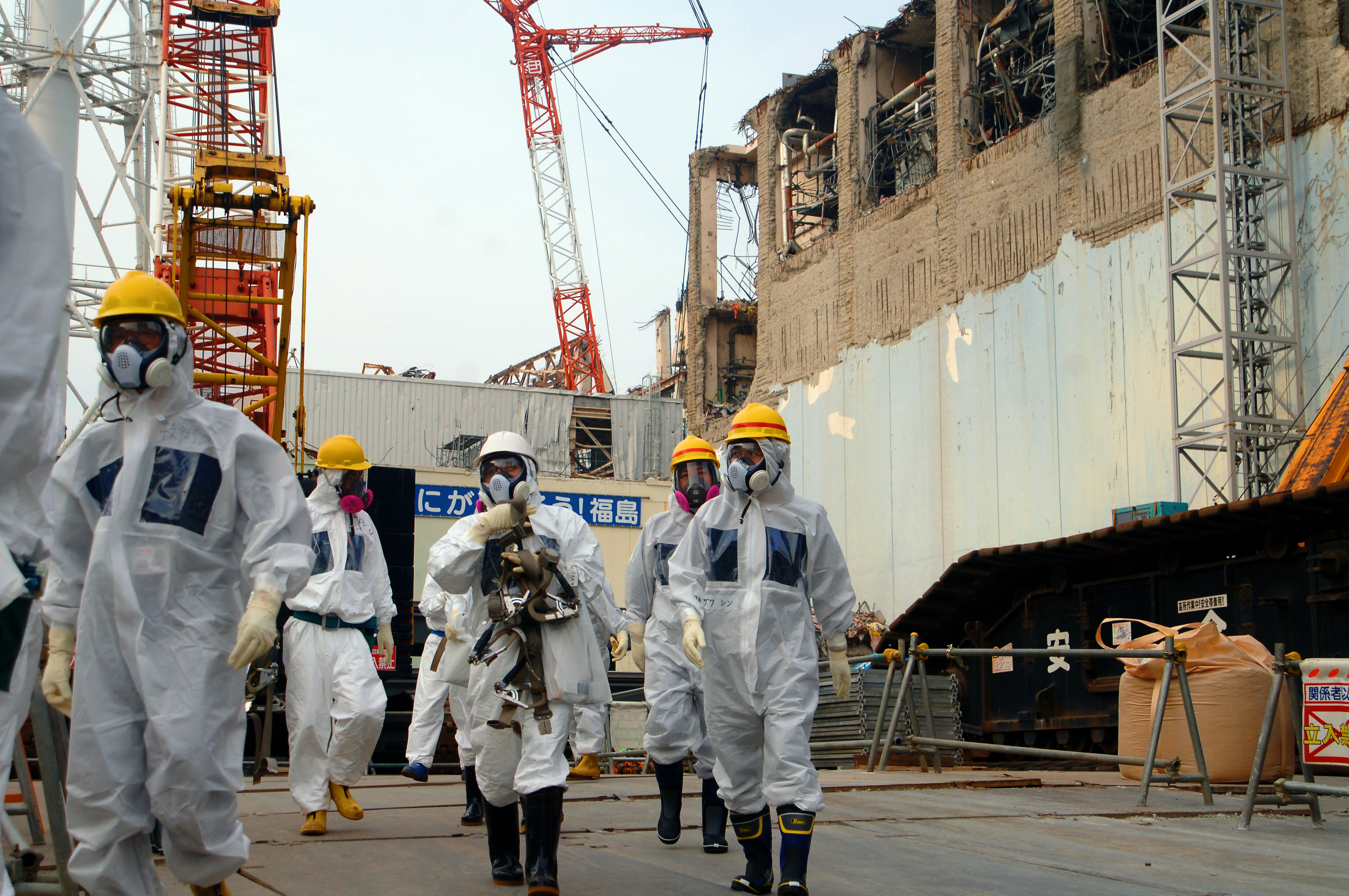 日政府派专家进入福岛核电站检测核辐射量 为安全值的90万倍