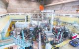 自主设计、自主建造全超导托卡马克核聚变实验装置创造多项世界纪录