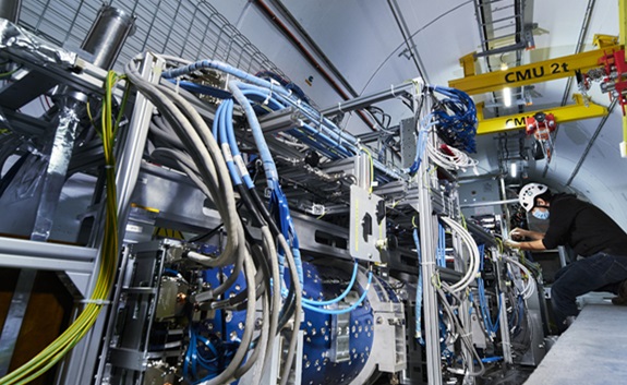 <p>FASER捕捉到第一个可能的对撞机中微子</p>
