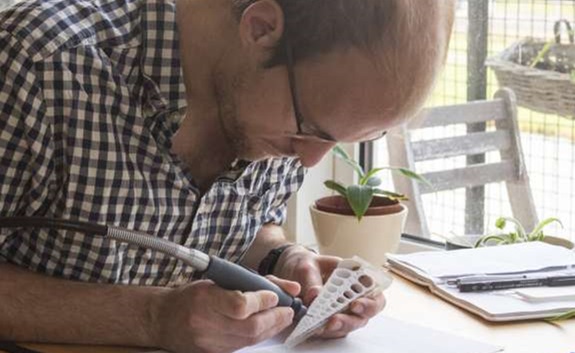 利用团簇同位素重建恐龙生活的夏季炎热的温室气候