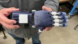 UVU学生使用 3D 打印为儿童制作假手