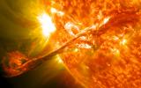 太阳耀斑内部揭示了粒子加速器区域