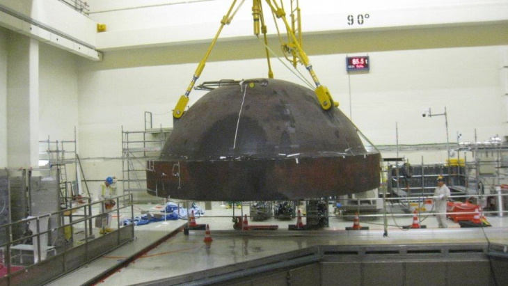 布伦斯比特尔核电站反应堆压力容器头部成功分割并回收