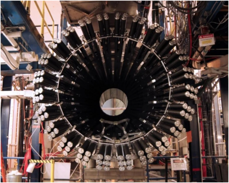 中子内部：科学家发现隐藏的物质层