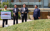 日本内阁官房长官视察福岛核电站并公布已净化土壤处理路线图规划