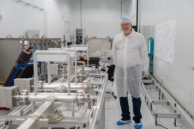 SKIF共享中心启用专用区域 助力真空系统设备组装