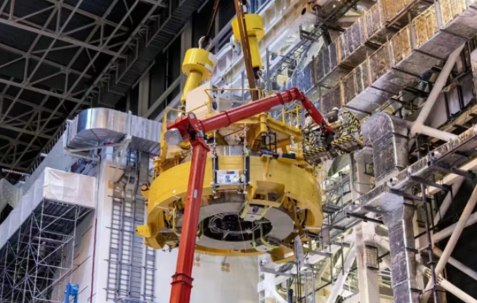 国际热核聚变实验堆(ITER)中心螺线管第五模块安装完成