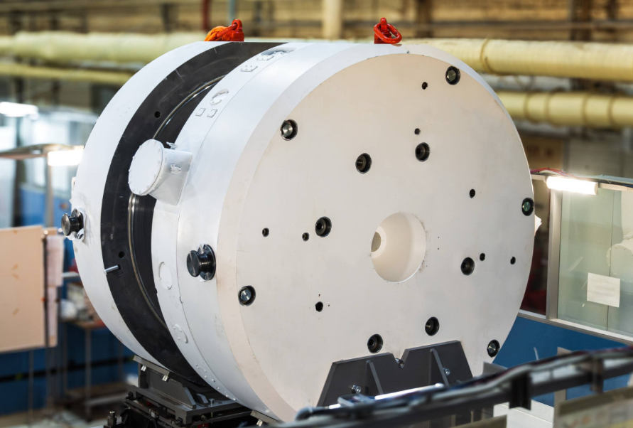 SS-30型回旋加速器电磁铁组装工作稳步推进