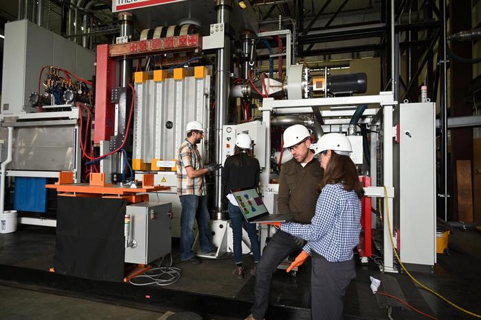 科学家在常温常压下合成罕见高压矿物，为地球深部研究开辟新途径