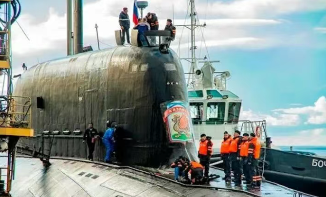 北方机械制造厂在常驻基地为现代化核潜艇提供服务