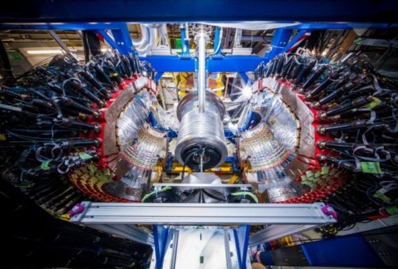 国际团队首次观测到η′介子核迹象，或助解物质质量起源之谜