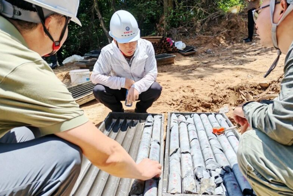何复亮一行赴乐安县邹家铀矿普查项目检查指导安全生产工作
